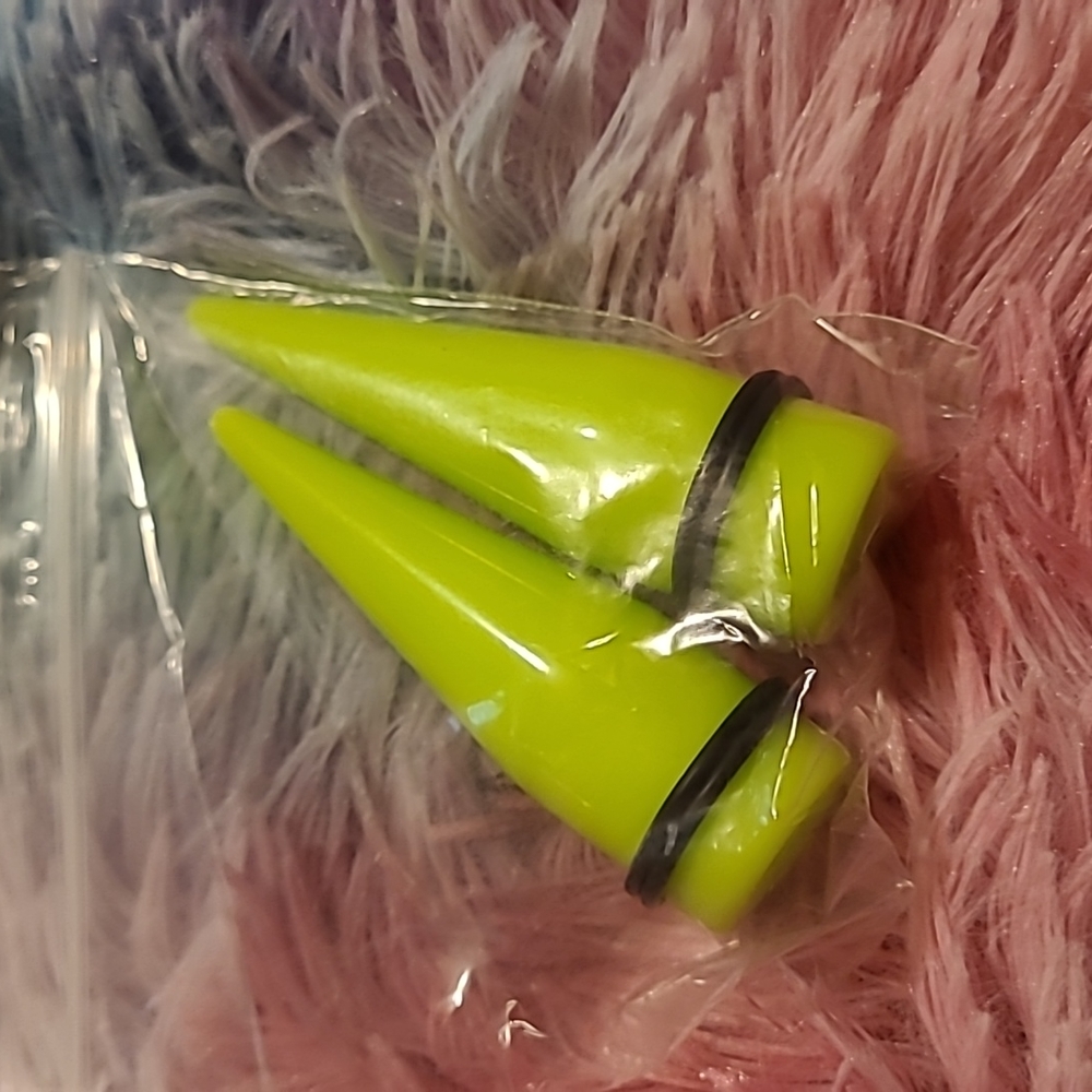 💚 Ear Tapers, 20mm(7/8), brand new & never used - neon green💚